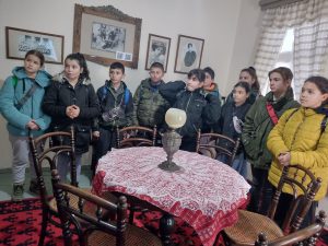 Ученици от ОУ "Гео Милев" с. Белозем посетиха къщата музей на Гео Милев