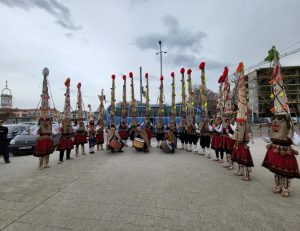 Кукери от град Раковски сътвориха фиеста по Главната на Пловдив