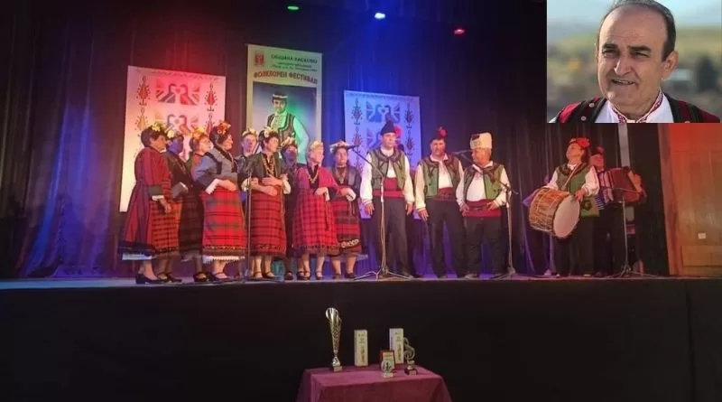 Медали за фолклорните певци от село Белозем на фестивал "С песните на Тодор Кожухаров"